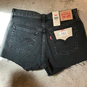 NWT Levi cutoff black jean shorts